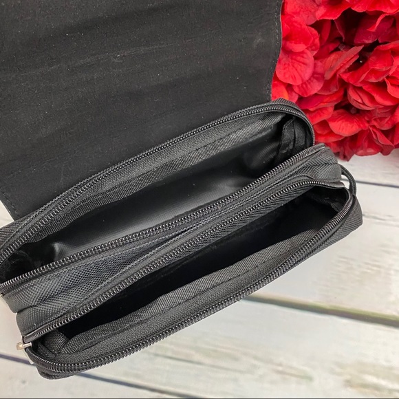 Harry Potter Hogwarts Crest Cosmetic Bag Clutch - Picture 8 of 14